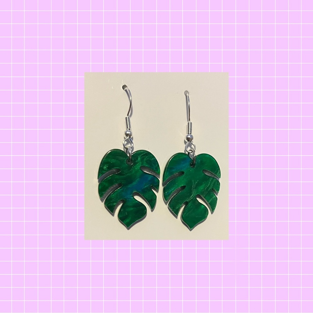 Monstera leaf earrings